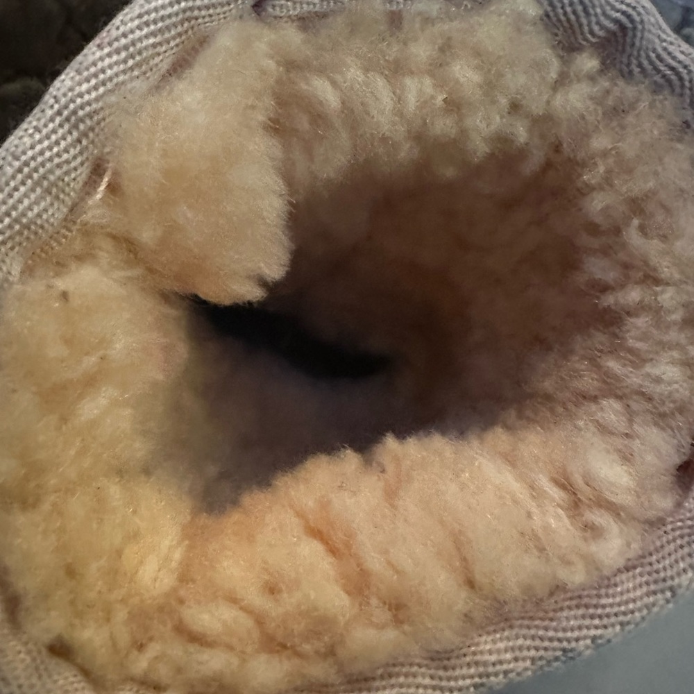 Ugg boot - Picture 4 of 4